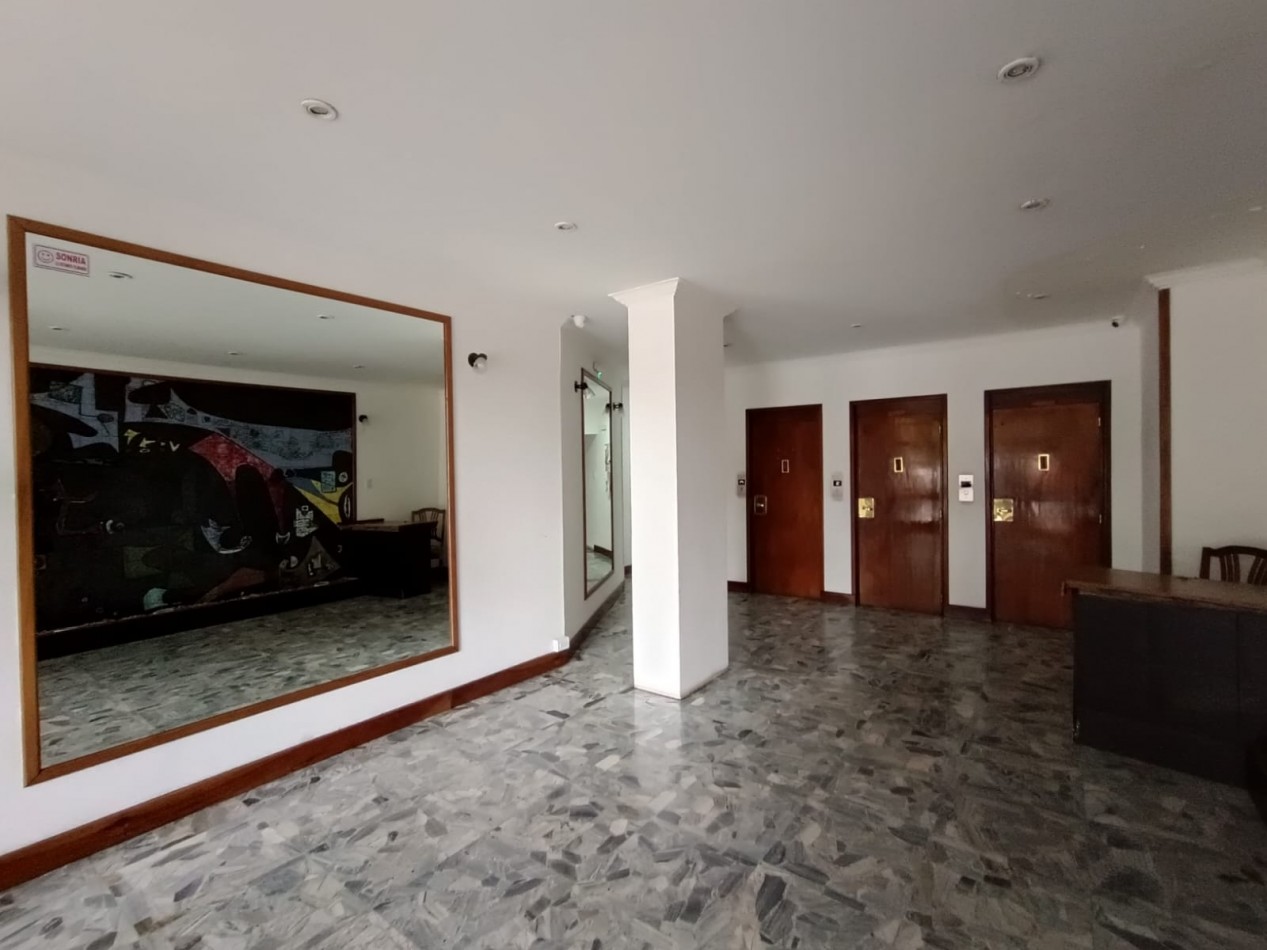 VENTA DEPARTAMENTO 2 AMBIENTES  A LA CALLE CON VISTA AL MAR Y PLAZA COLON + DEPENDENCIA