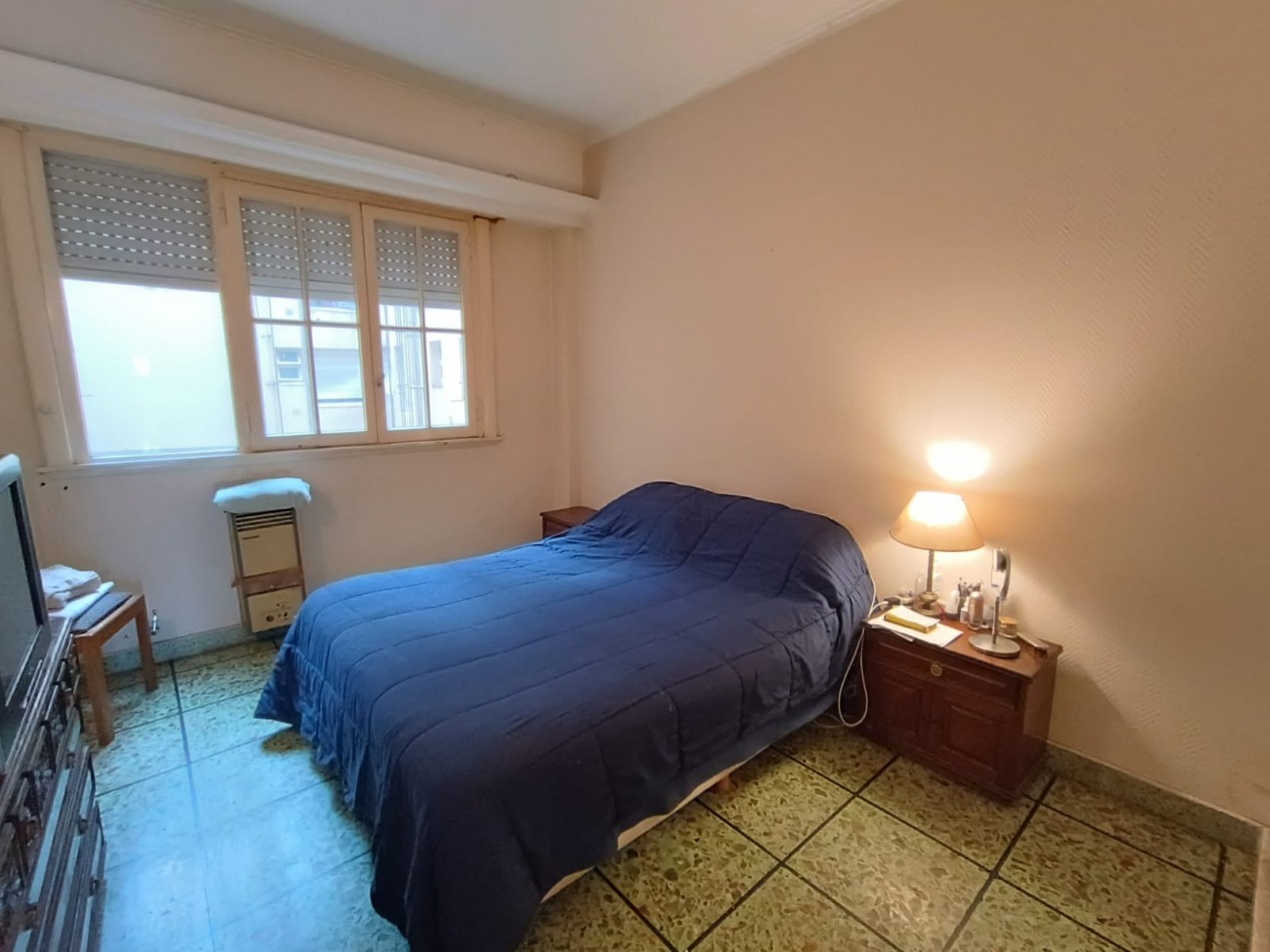 VENTA DEPARTAMENTO 2 AMBIENTES  A LA CALLE CON VISTA AL MAR Y PLAZA COLON + DEPENDENCIA