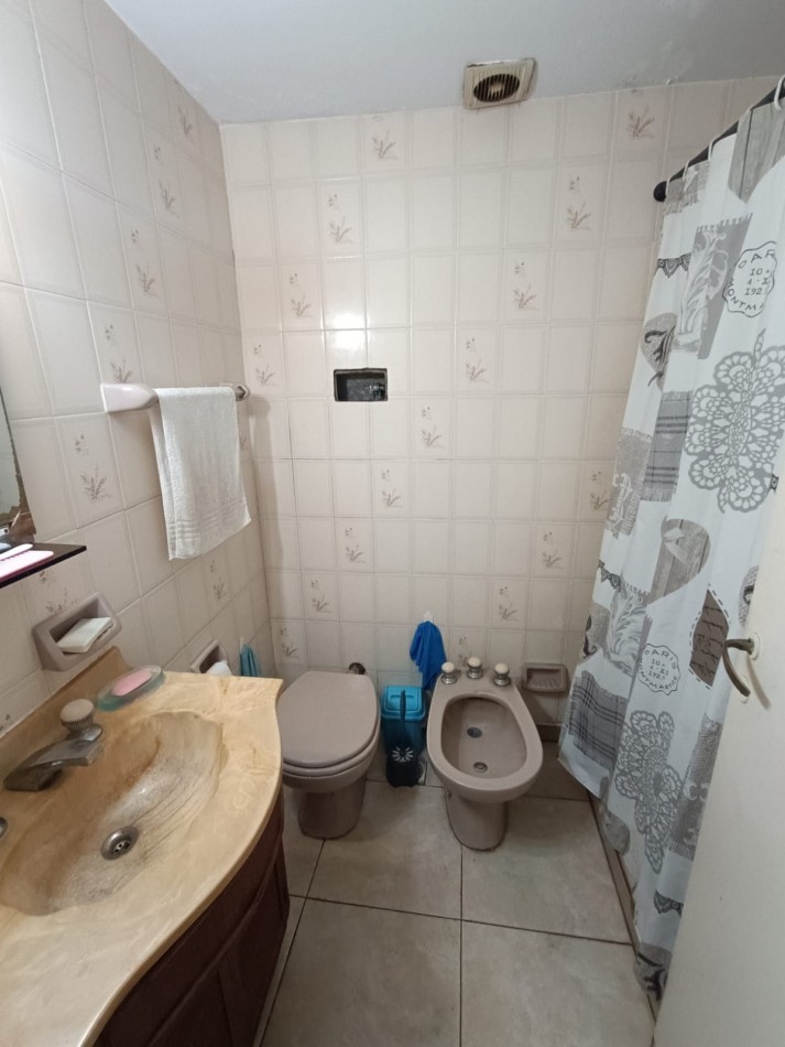 VENTA DEPARTAMENTO 2 AMBIENTES  A LA CALLE CON VISTA AL MAR Y PLAZA COLON + DEPENDENCIA