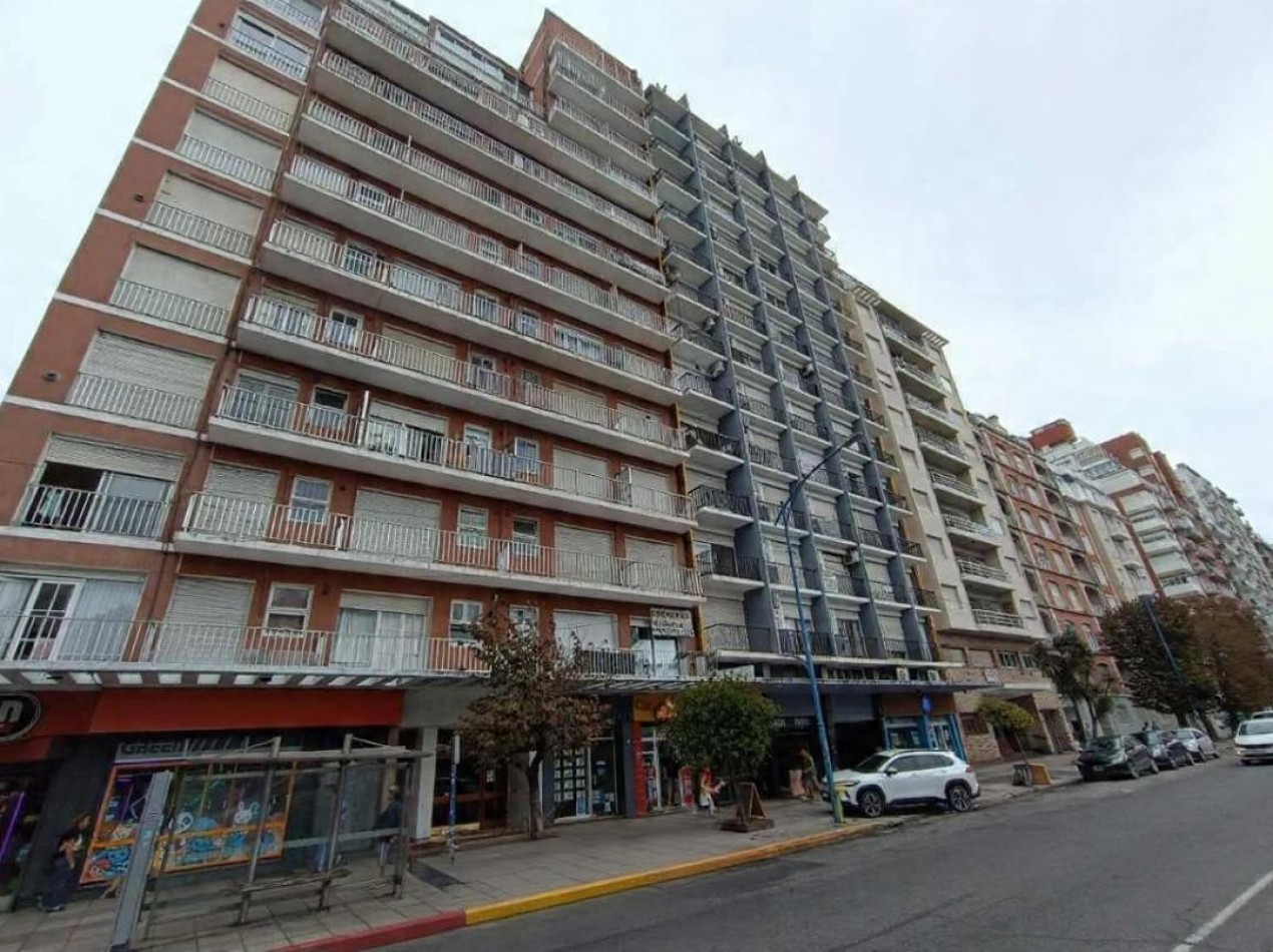 VENTA DEPARTAMENTO 2 AMBIENTES  A LA CALLE CON VISTA AL MAR Y PLAZA COLON + DEPENDENCIA
