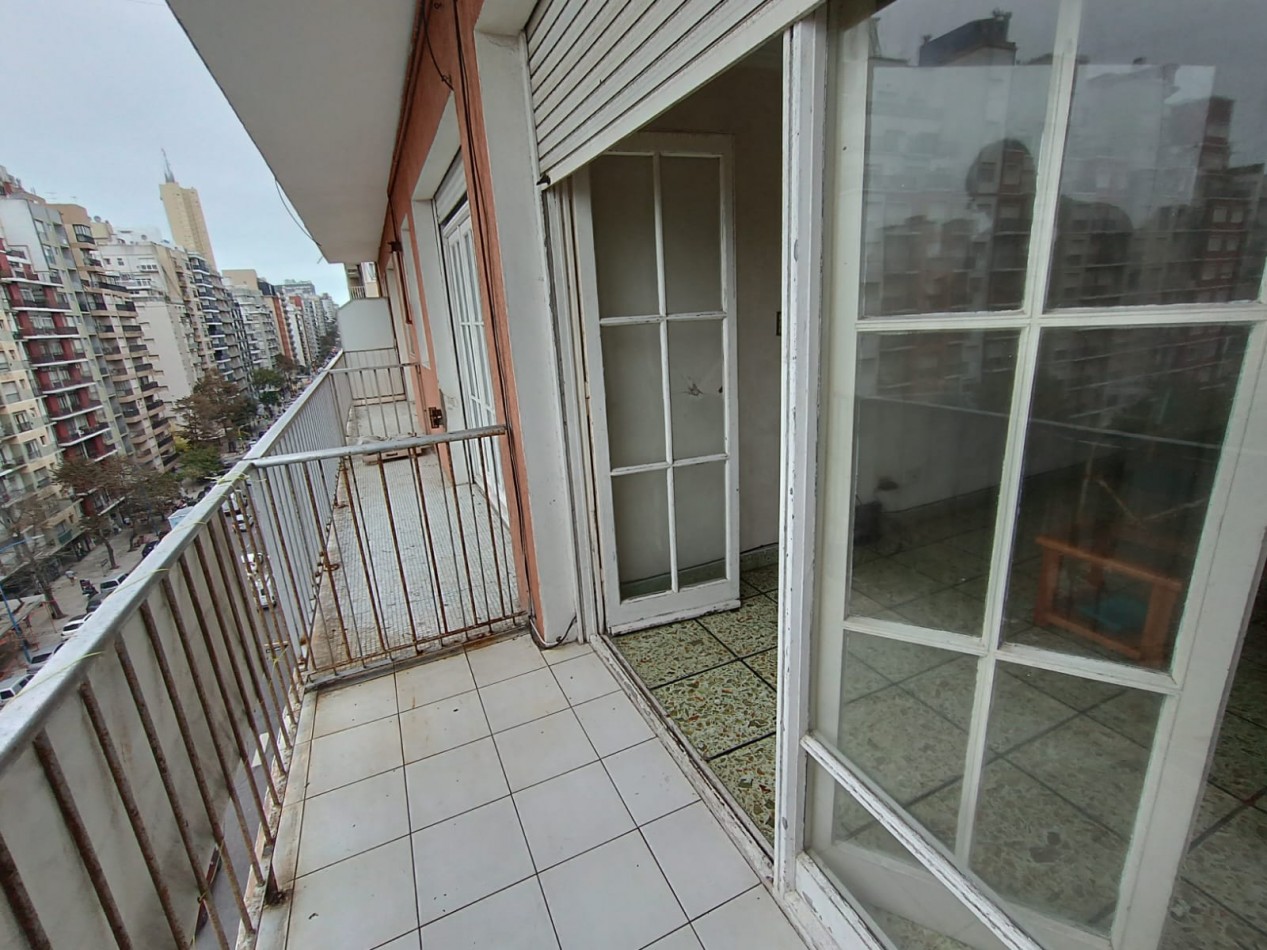 VENTA DEPARTAMENTO 2 AMBIENTES  A LA CALLE CON VISTA AL MAR Y PLAZA COLON + DEPENDENCIA
