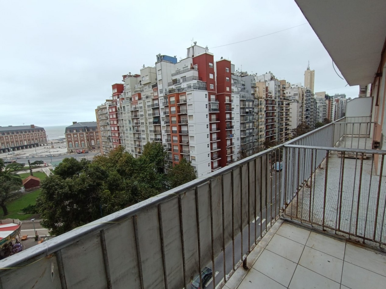 VENTA DEPARTAMENTO 2 AMBIENTES  A LA CALLE CON VISTA AL MAR Y PLAZA COLON + DEPENDENCIA
