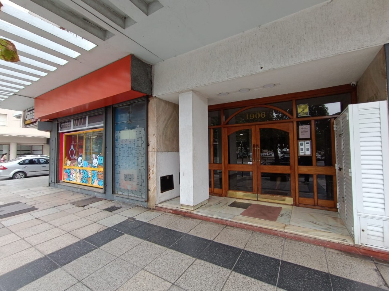 VENTA DEPARTAMENTO 2 AMBIENTES  A LA CALLE CON VISTA AL MAR Y PLAZA COLON + DEPENDENCIA