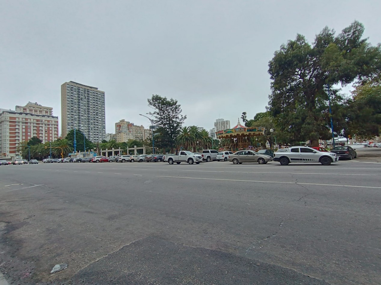 VENTA DEPARTAMENTO 2 AMBIENTES  A LA CALLE CON VISTA AL MAR Y PLAZA COLON + DEPENDENCIA