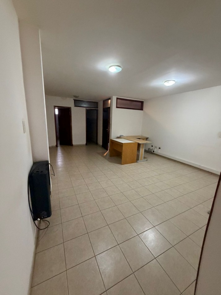 OFICINA EN ALQUILER- ACHA Y 12 DE OCTUBRE