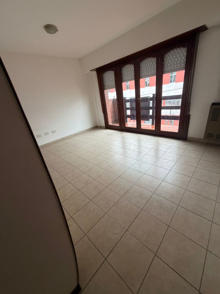 OFICINA EN ALQUILER- ACHA Y 12 DE OCTUBRE