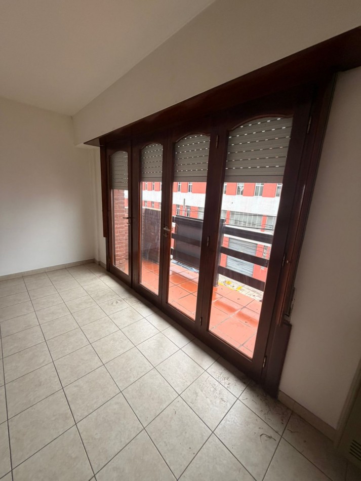 OFICINA EN ALQUILER- ACHA Y 12 DE OCTUBRE