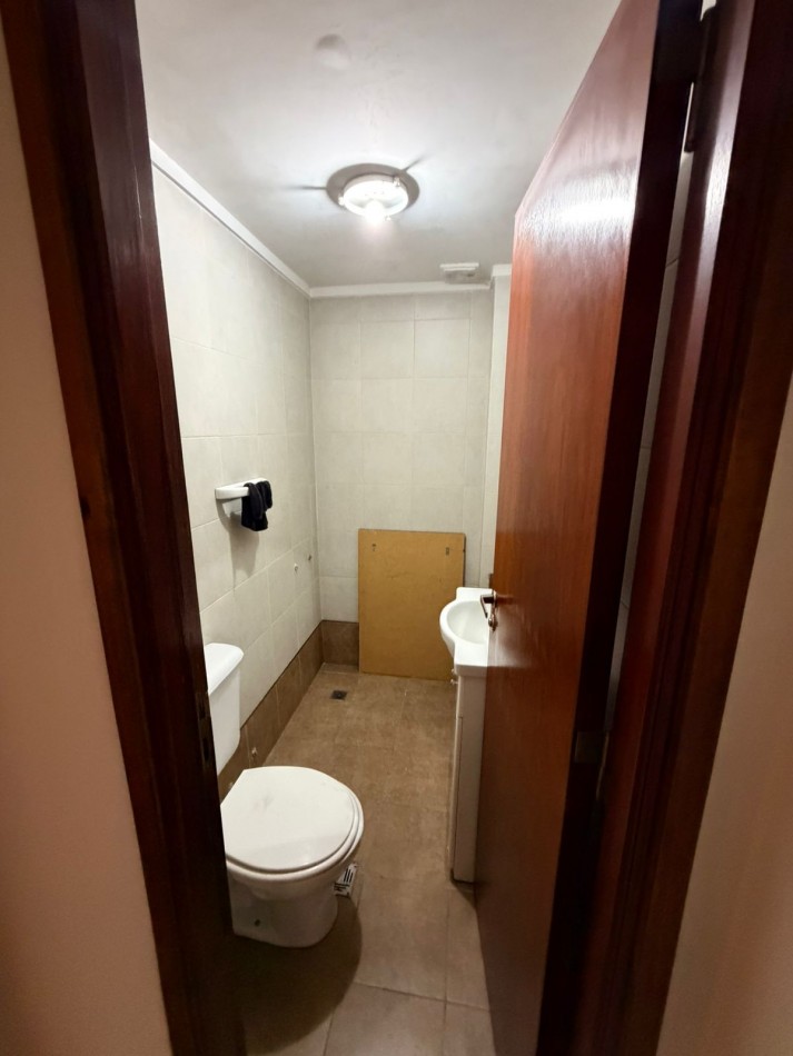 OFICINA  EN PLANTA BAJA,45m2 , ACHA Y 12 DE OCTUBRE 