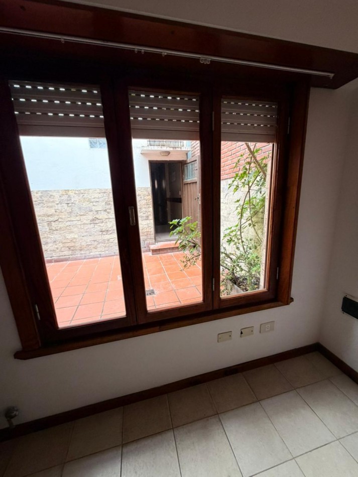 OFICINA  EN PLANTA BAJA,45m2 , ACHA Y 12 DE OCTUBRE 