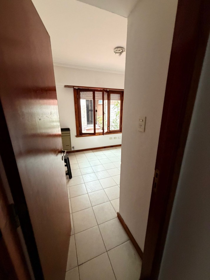 OFICINA  EN PLANTA BAJA,45m2 , ACHA Y 12 DE OCTUBRE 