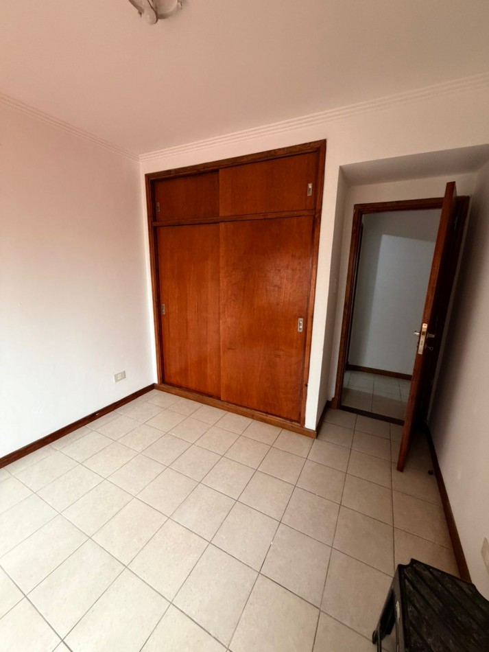 OFICINA  EN PLANTA BAJA,45m2 , ACHA Y 12 DE OCTUBRE 