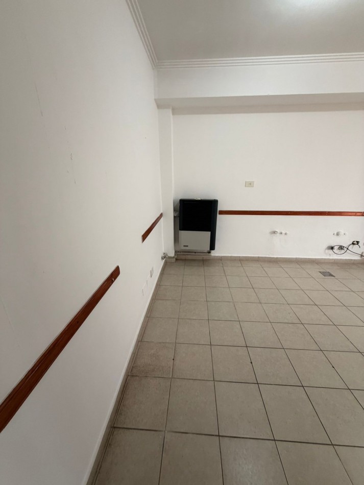 OFICINA  EN PLANTA BAJA,45m2 , ACHA Y 12 DE OCTUBRE 