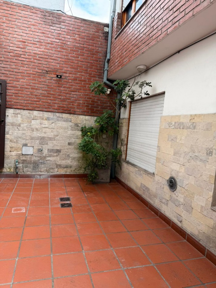 OFICINA  EN PLANTA BAJA,45m2 , ACHA Y 12 DE OCTUBRE 