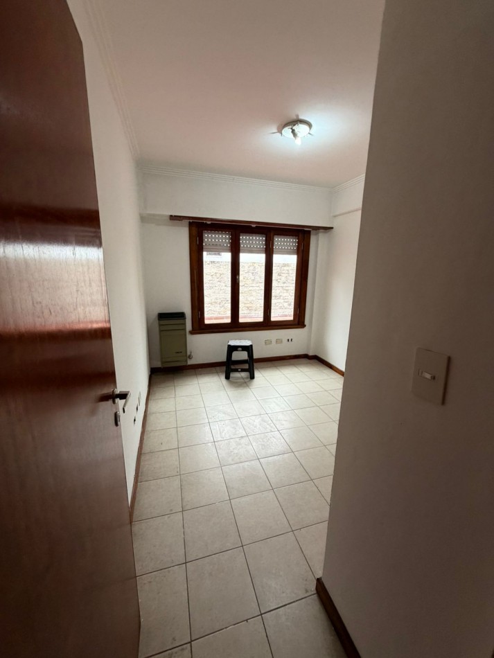 OFICINA  EN PLANTA BAJA,45m2 , ACHA Y 12 DE OCTUBRE 