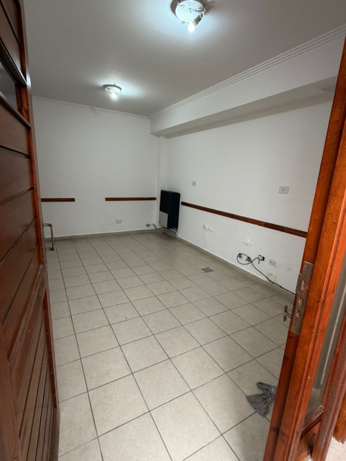 OFICINA  EN PLANTA BAJA,45m2 , ACHA Y 12 DE OCTUBRE 