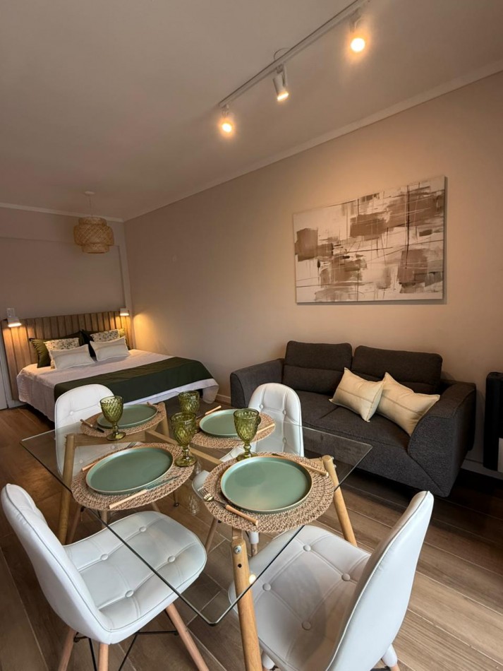 VENTA DEPARTAMENTO MONOAMBIENTE RECICLADO CON BALCON A LA CALLE PLAZA MITRE