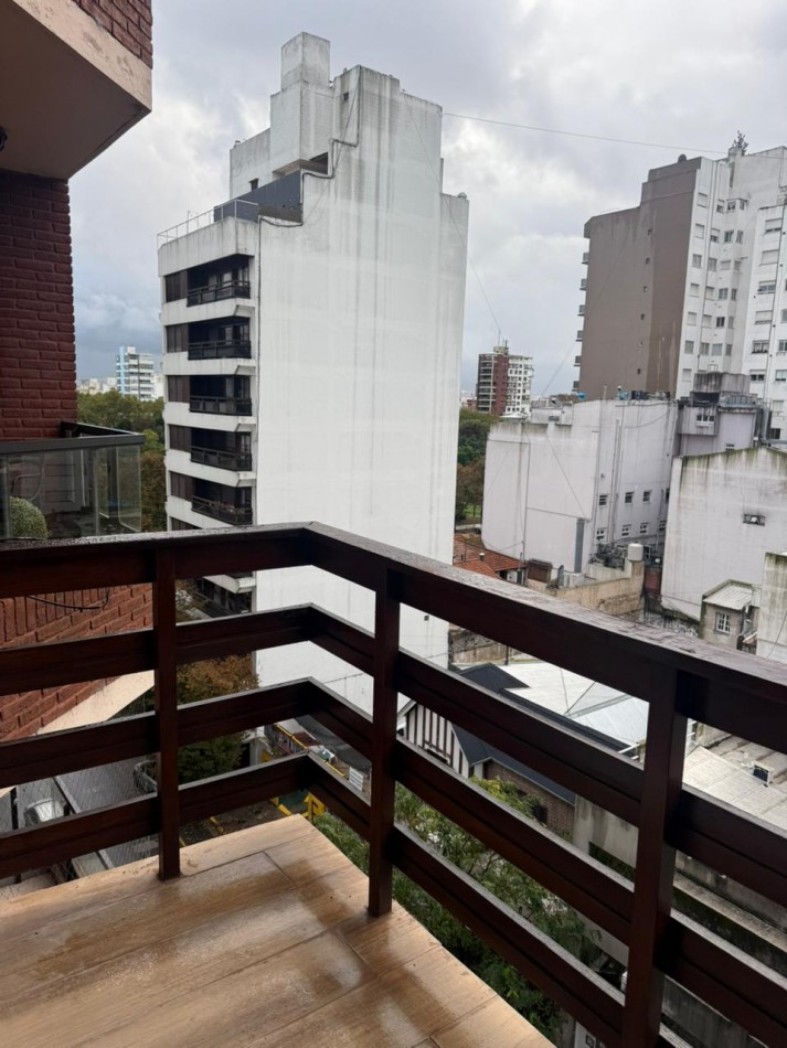 VENTA DEPARTAMENTO MONOAMBIENTE RECICLADO CON BALCON A LA CALLE PLAZA MITRE