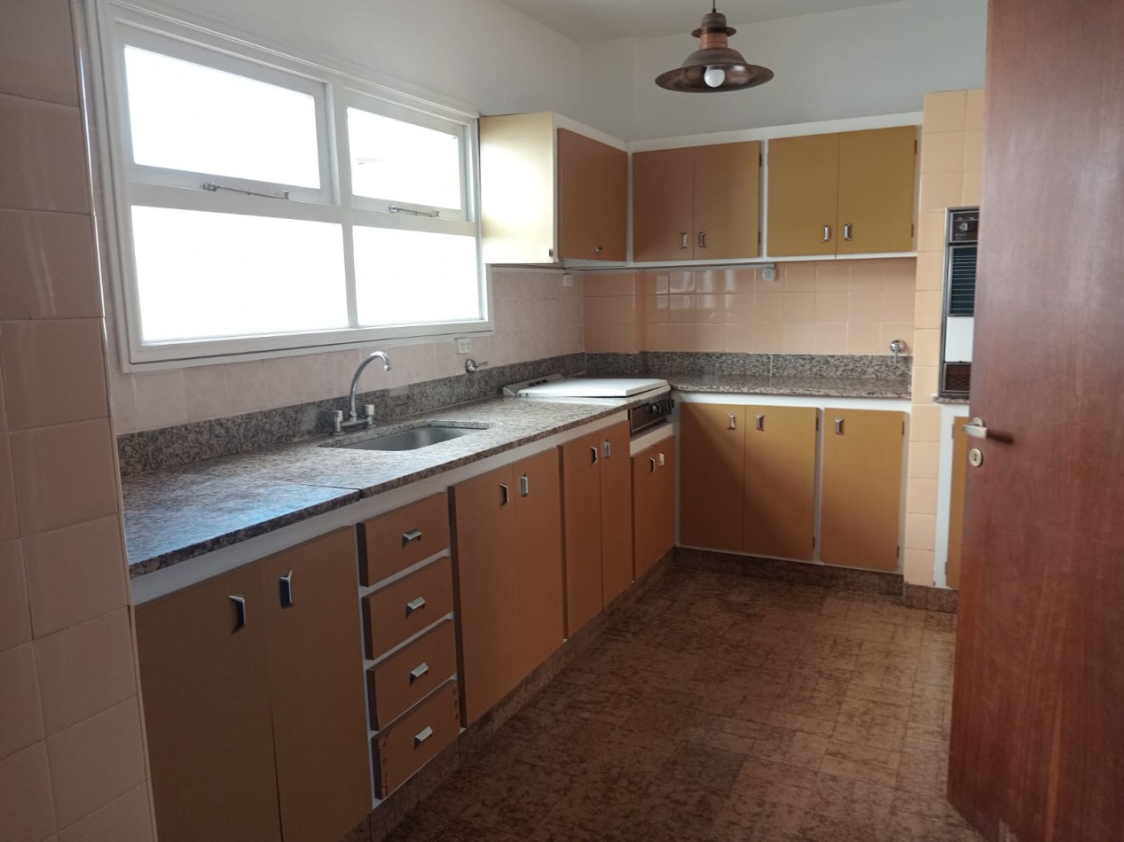 DEPARTAMENTO 5 AMB. CON BALCON Y COCHERA - 136M