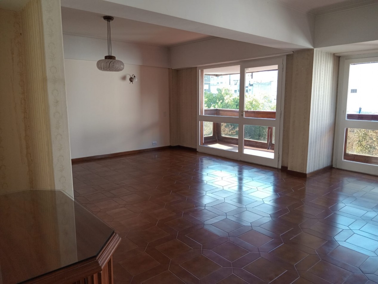 DEPARTAMENTO 5 AMB. CON BALCON Y COCHERA - 136M