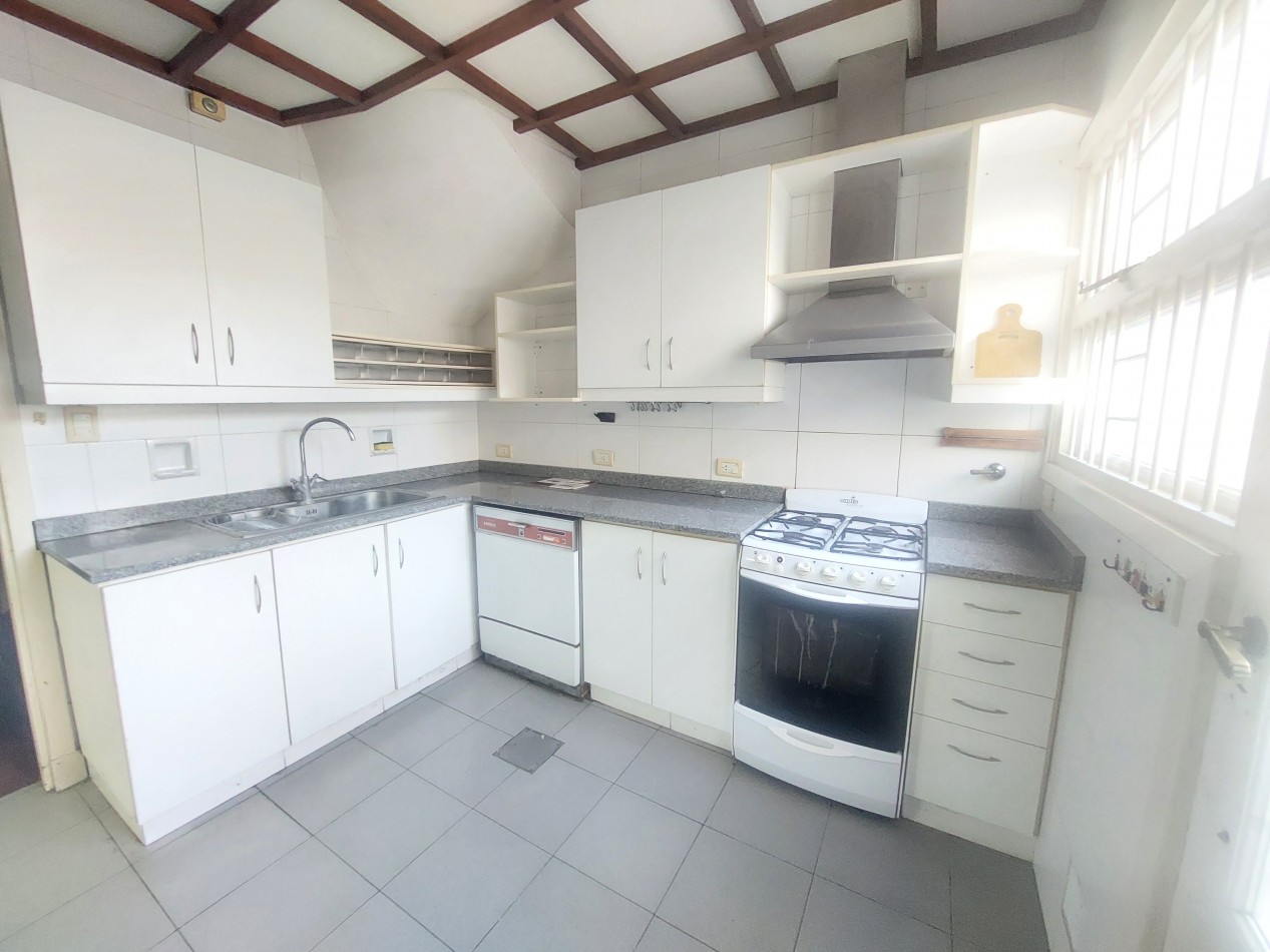 Casa de 4 ambientes en zona Guemes