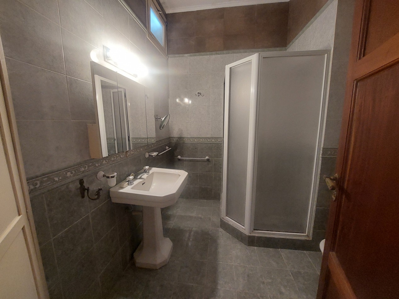 Casa de 4 ambientes en zona Guemes