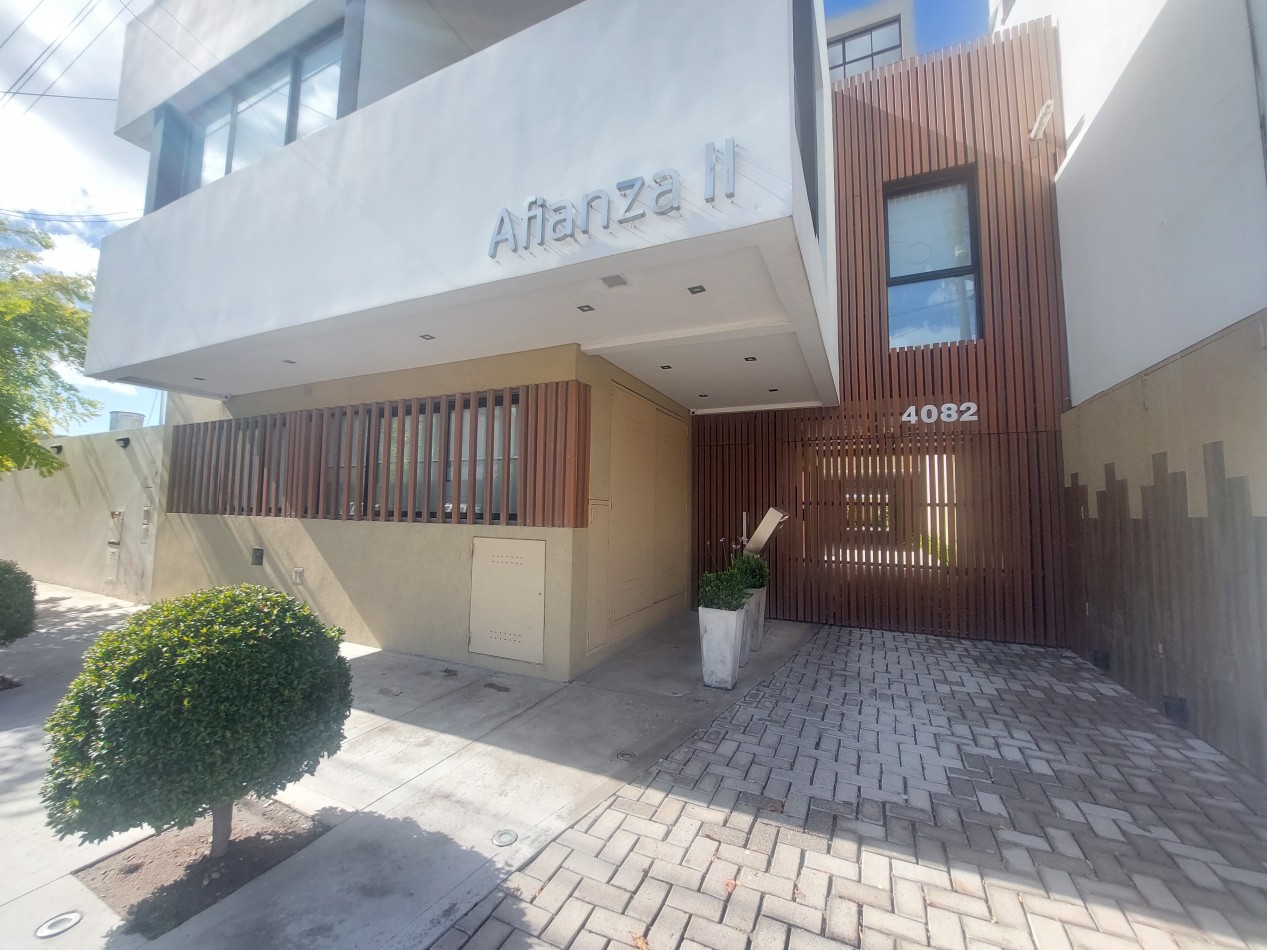 Dos ambientes con balcon, oficina privada, baulera y cochera.