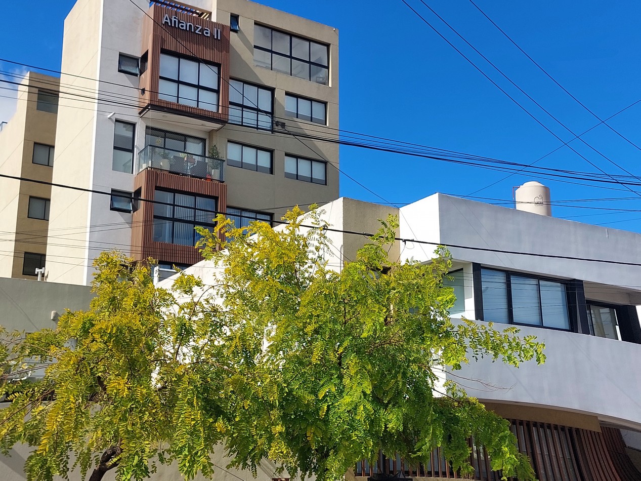 Dos ambientes con balcon, oficina privada, baulera y cochera.