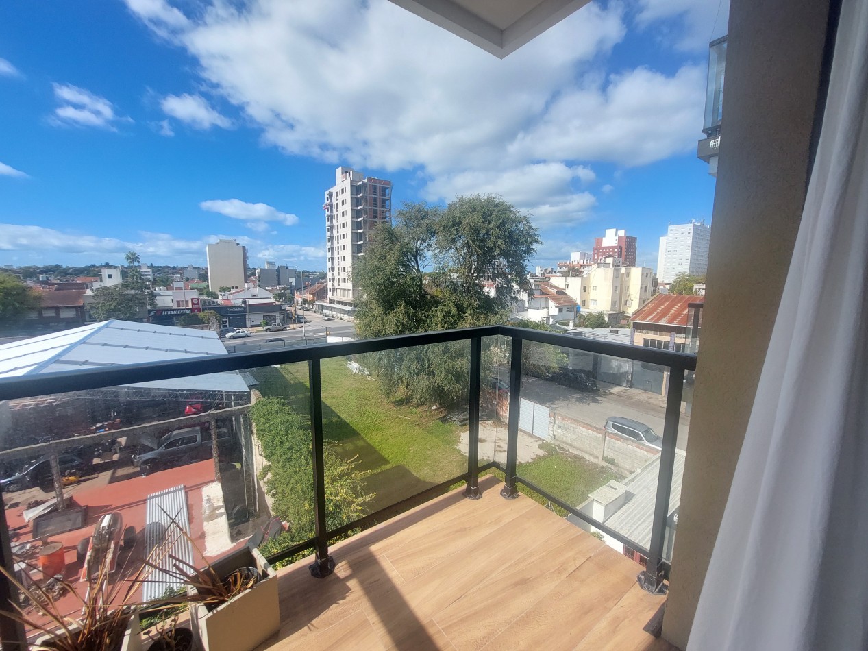 Dos ambientes con balcon, oficina privada, baulera y cochera.