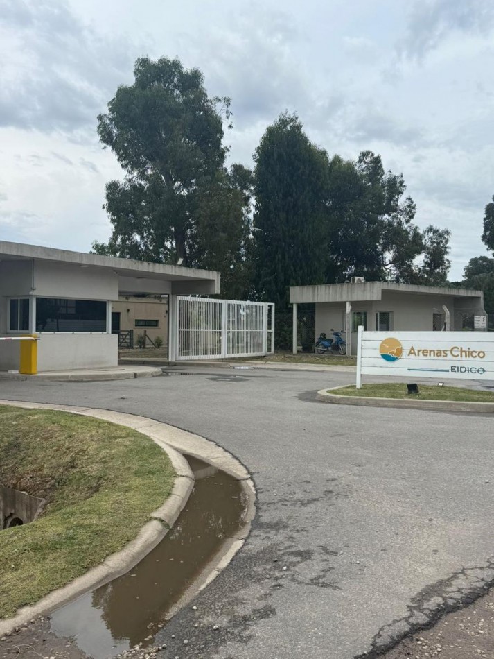 VENTA - CASA 4 AMBIENTES A ESTRENAR : BARRIO PRIVADO ARENAS CHICO .