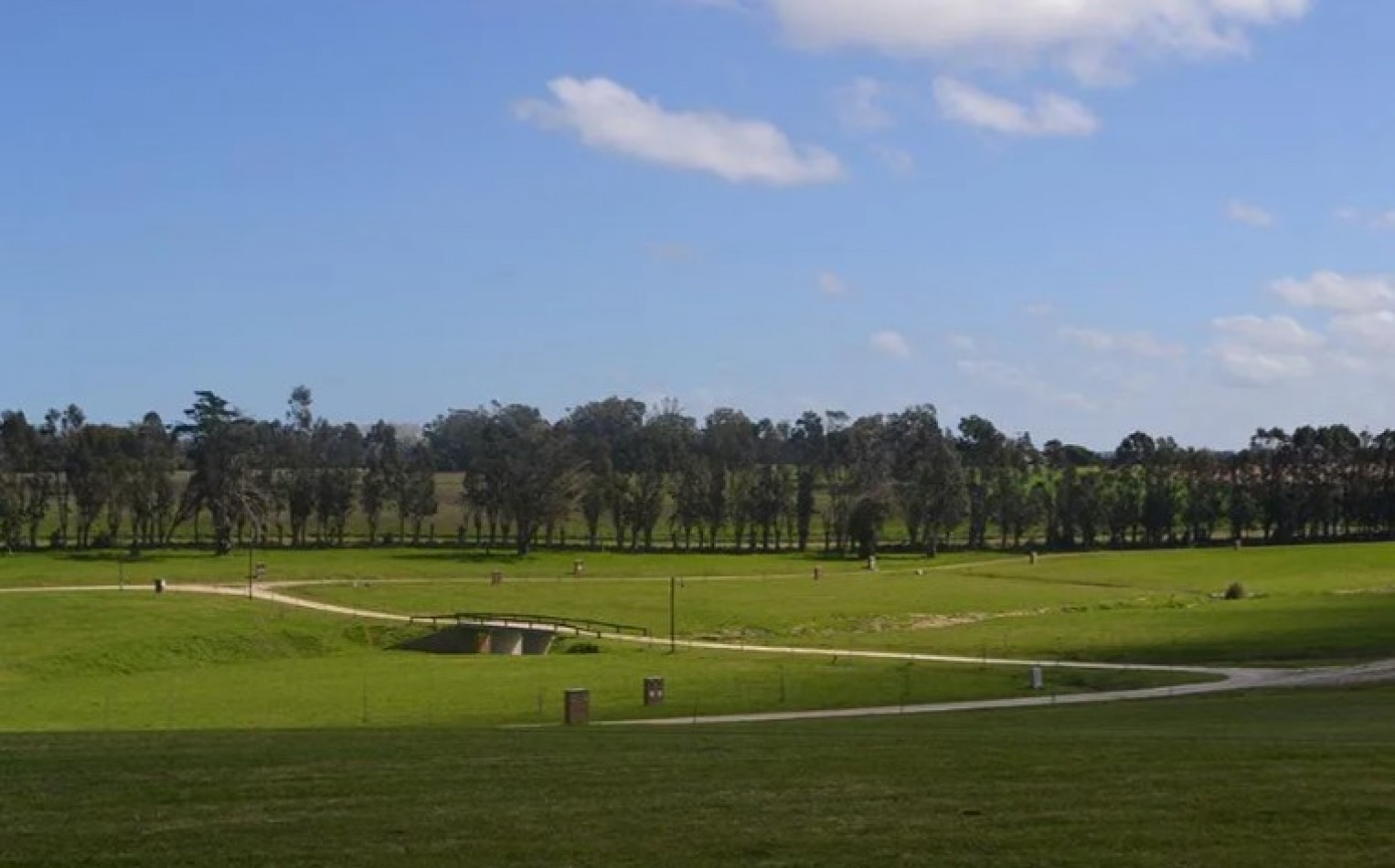 TERRENO / LOTE EN BARRANCAS DE SAN BENITO CON VISTA AL LAGO Y ARBOLADA.