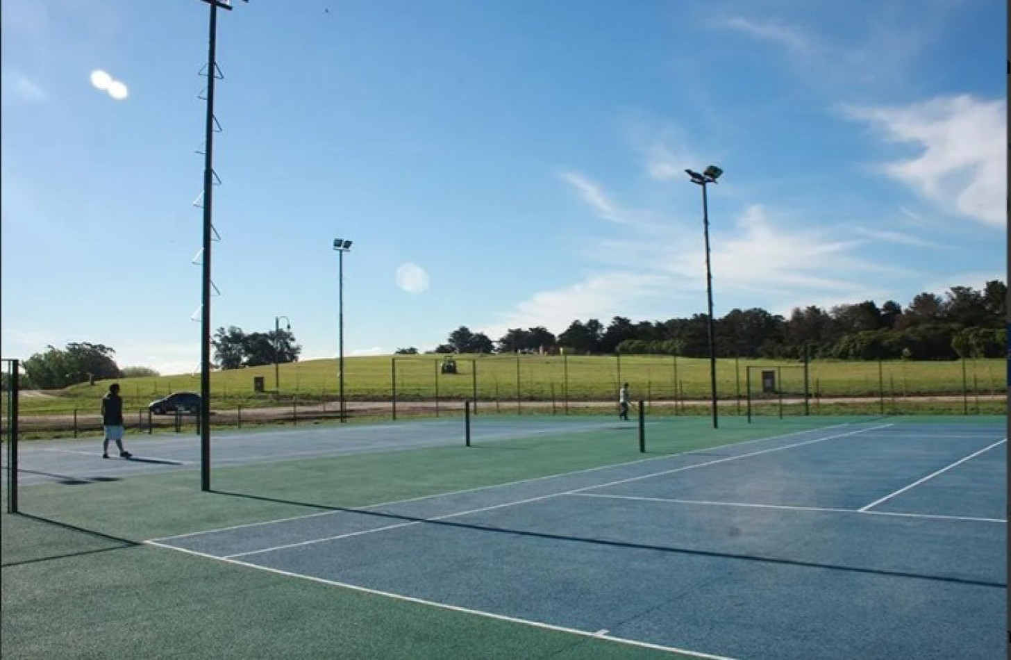 TERRENO / LOTE EN BARRANCAS DE SAN BENITO CON VISTA AL LAGO Y ARBOLADA.