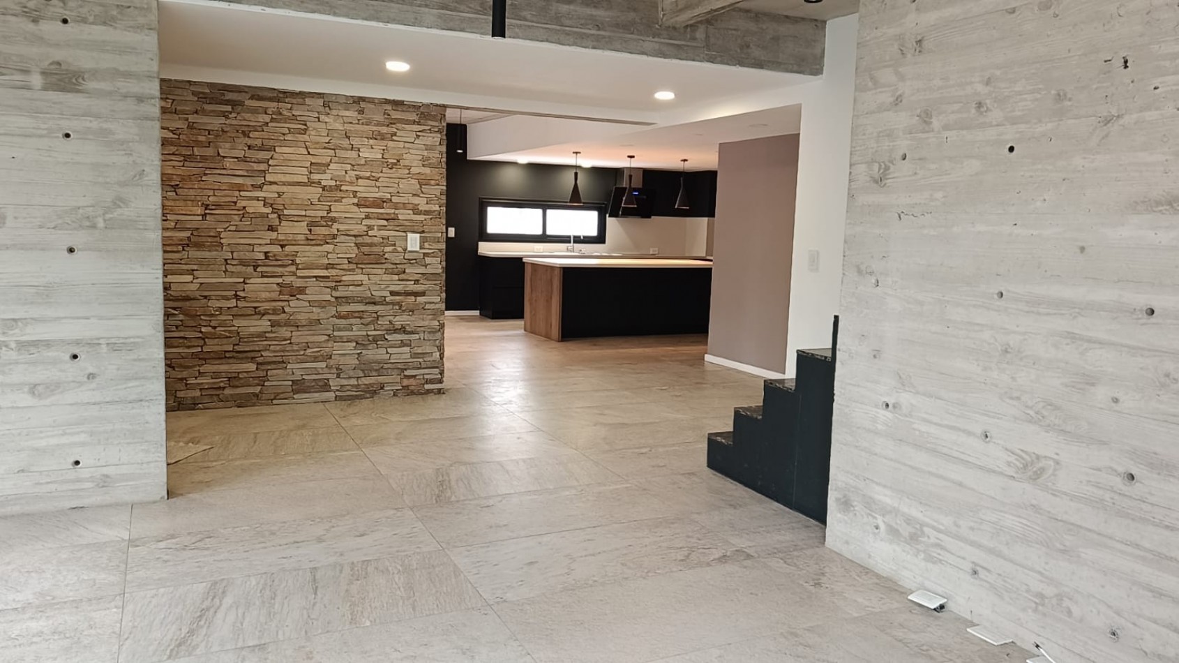 ALQUILER CASA 5 AMBIENTES -RUMENCO-LAS LOMAS