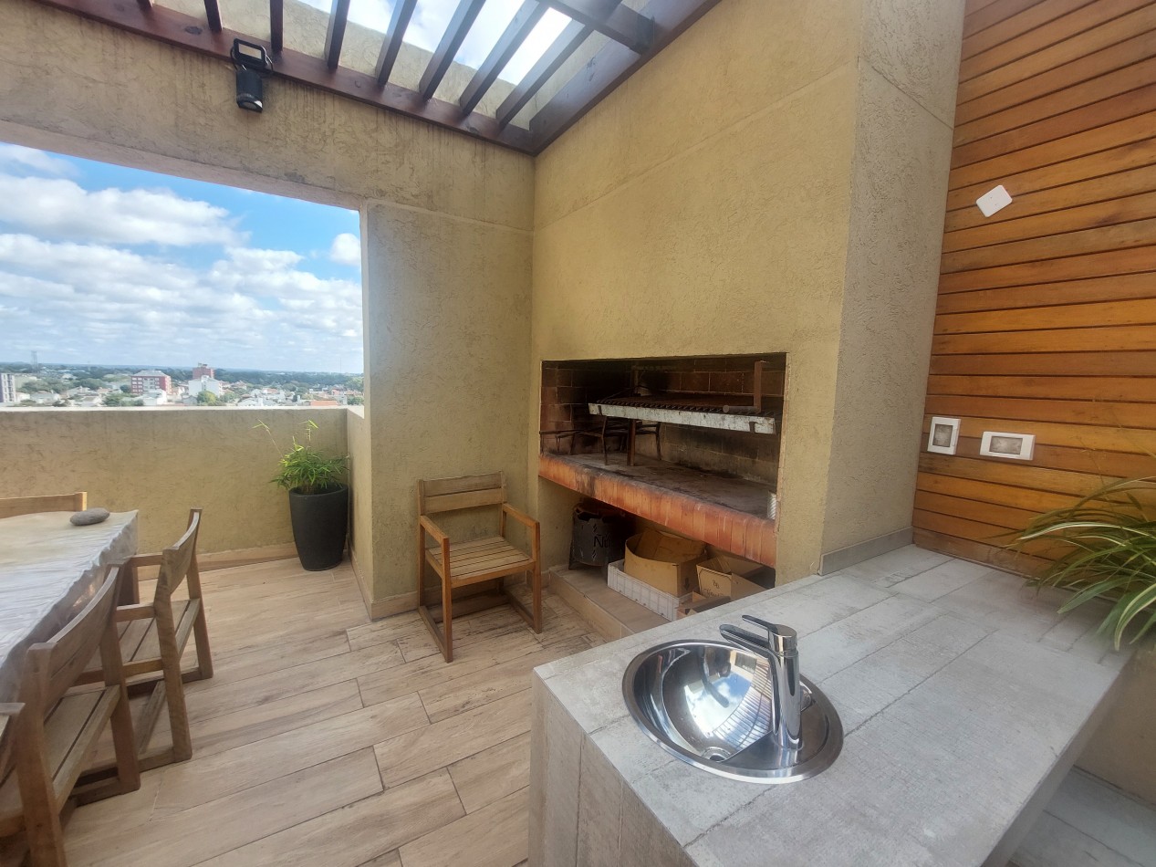 Dos ambientes con balcon, oficina privada, baulera y cochera.