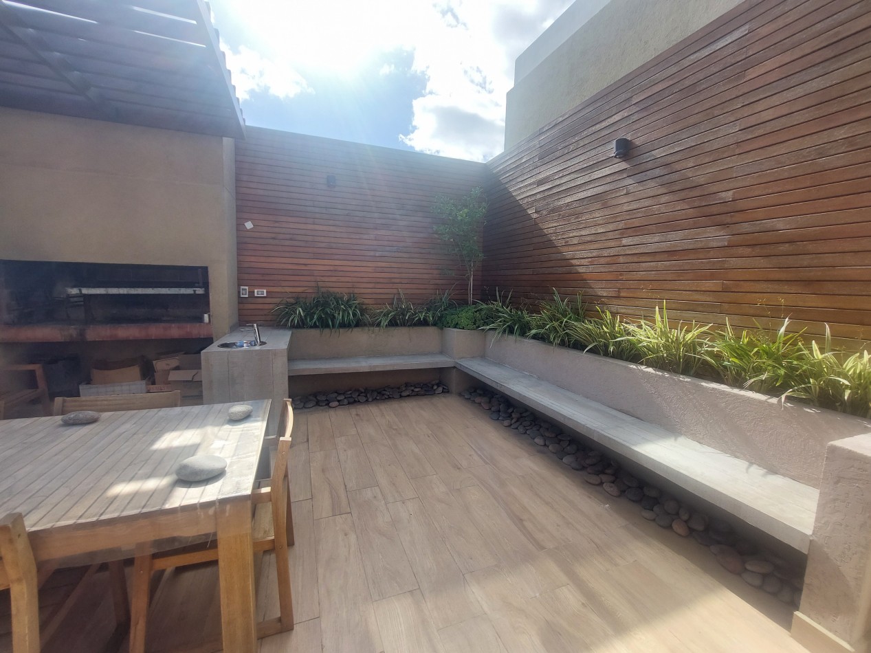 Dos ambientes con balcon, oficina privada, baulera y cochera.