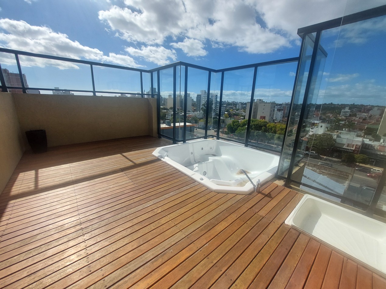 Dos ambientes con balcon, oficina privada, baulera y cochera.