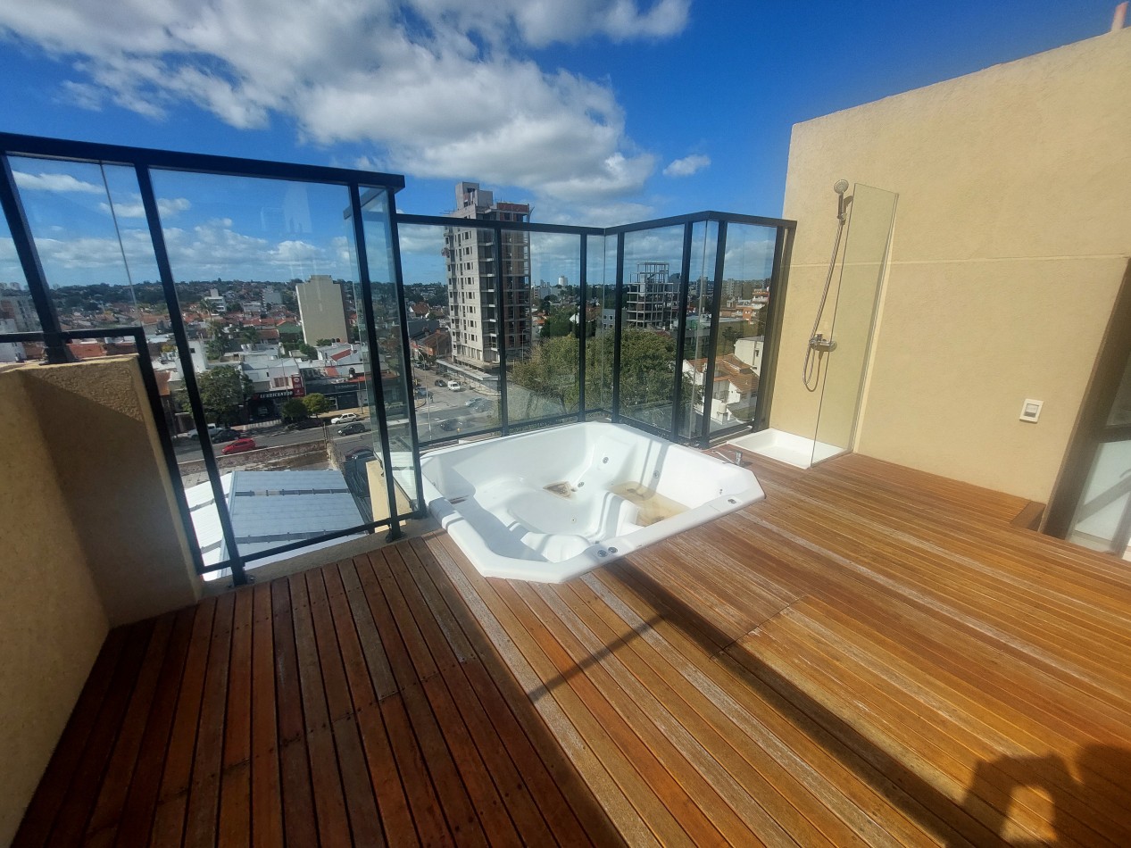 Dos ambientes con balcon, oficina privada, baulera y cochera.