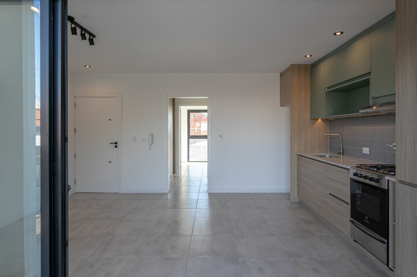 VENTA DEPARTAMENTO 2 AMBIENTES AL FRENTE CON BALCON TERRAZA 