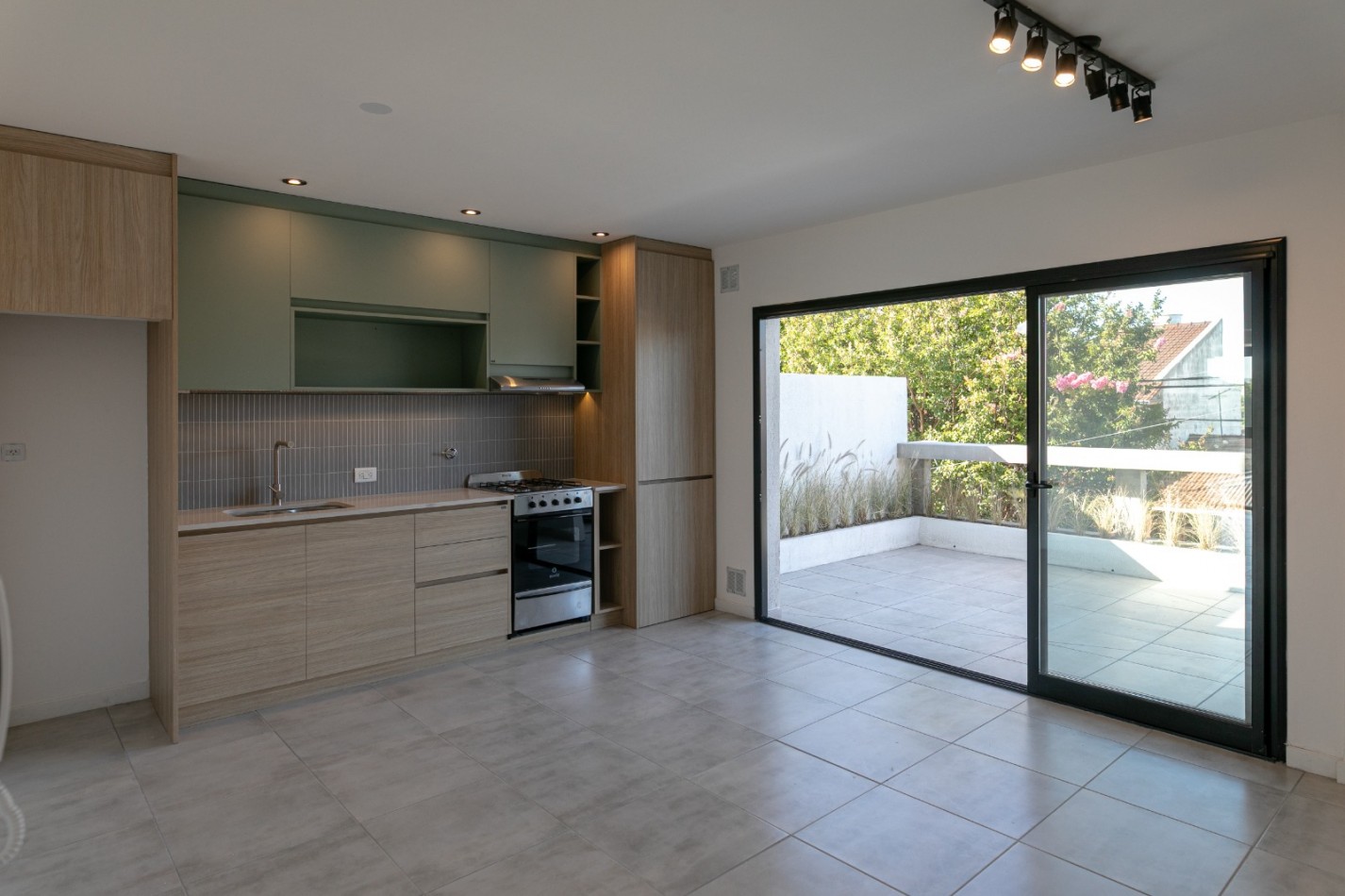 VENTA DEPARTAMENTO 2 AMBIENTES AL FRENTE CON BALCON TERRAZA 