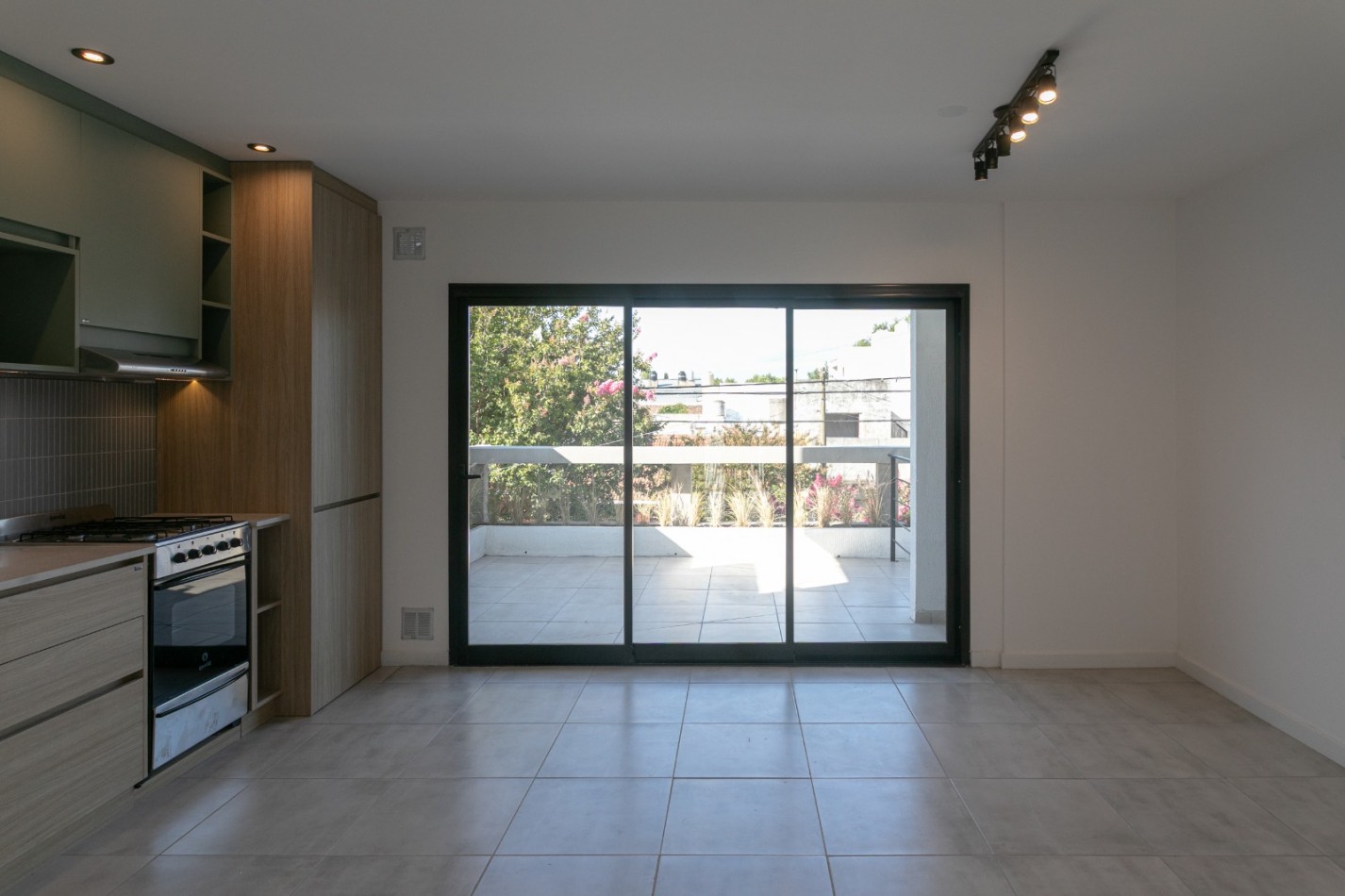 VENTA DEPARTAMENTO 2 AMBIENTES AL FRENTE CON BALCON TERRAZA 