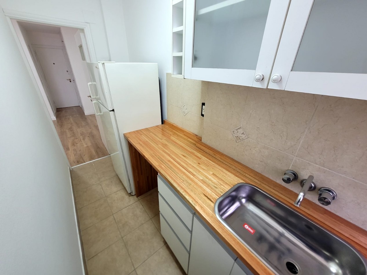Venta  departamento monoambiente al frente, balcon. Reciclado. Zona Plaza Colon.
