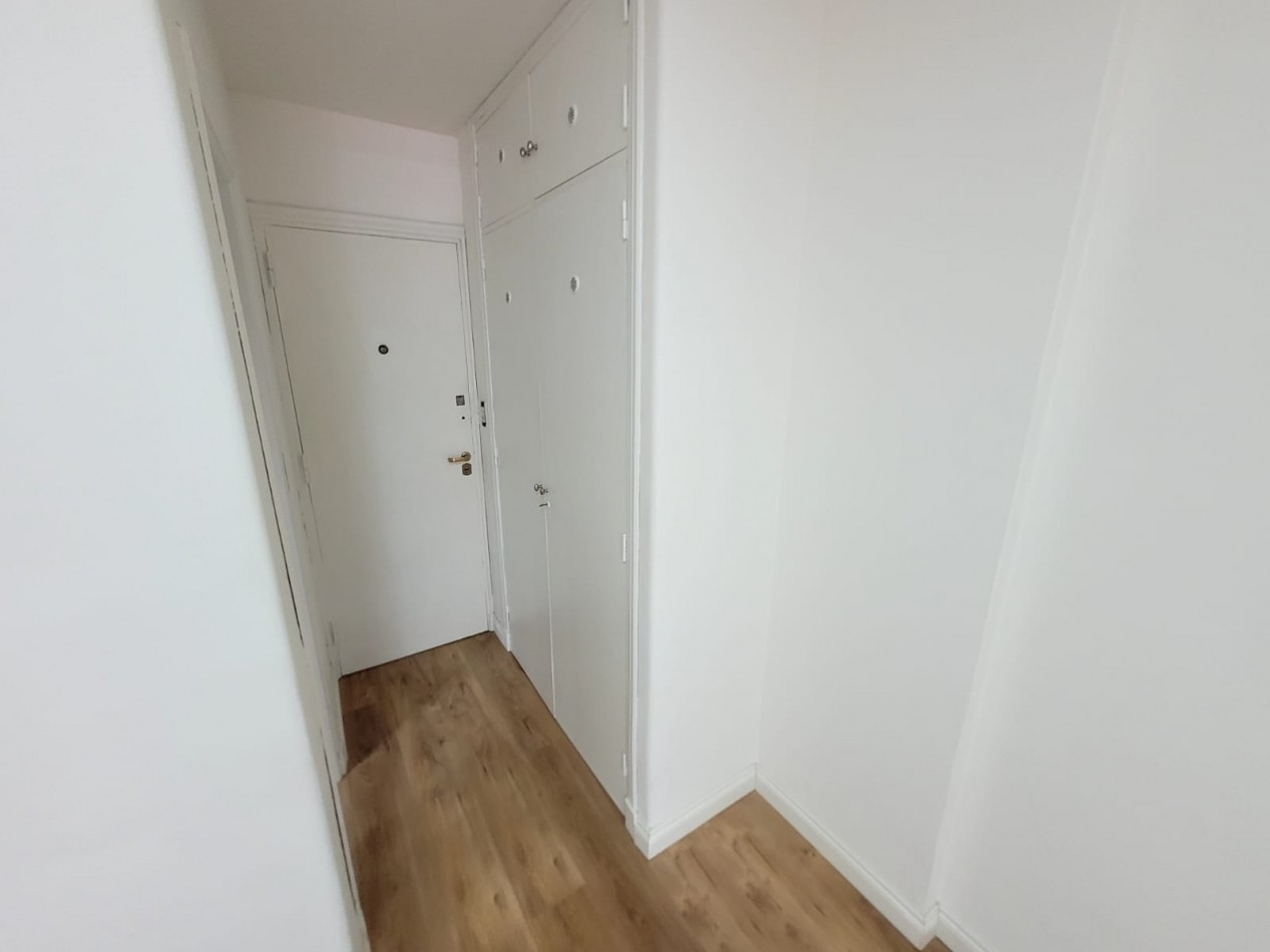 Venta  departamento monoambiente al frente, balcon. Reciclado. Zona Plaza Colon.
