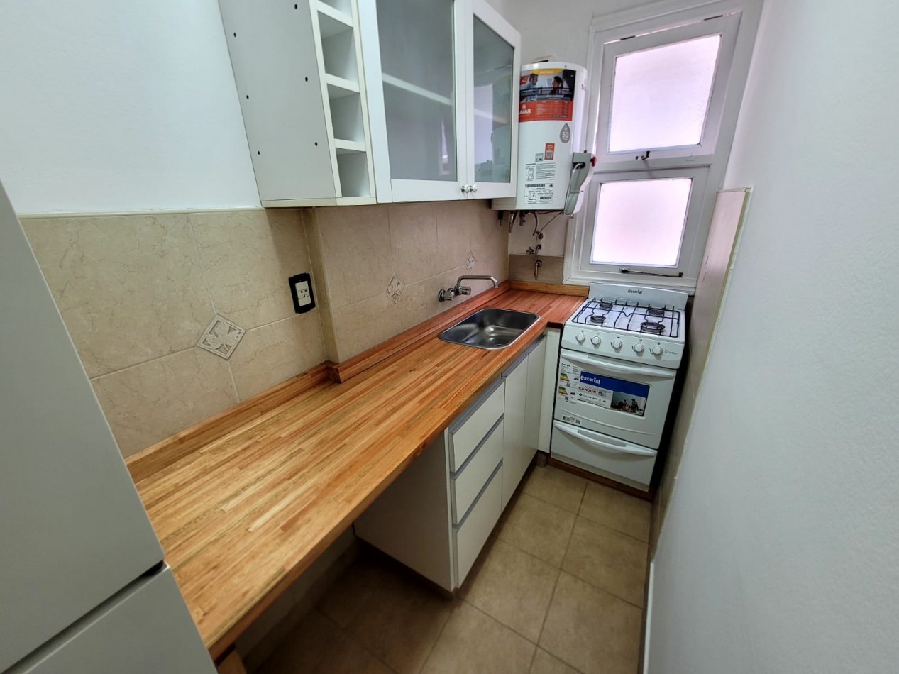 Venta  departamento monoambiente al frente, balcon. Reciclado. Zona Plaza Colon.