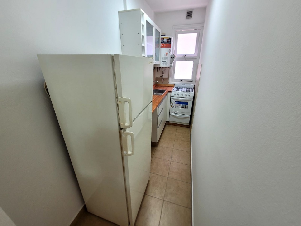 Venta  departamento monoambiente al frente, balcon. Reciclado. Zona Plaza Colon.