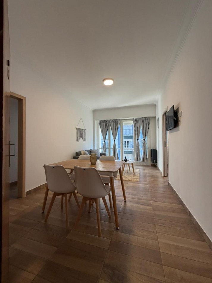 Venta Departamento 2 ambientes con balcon a la calle, reciclado y amoblado