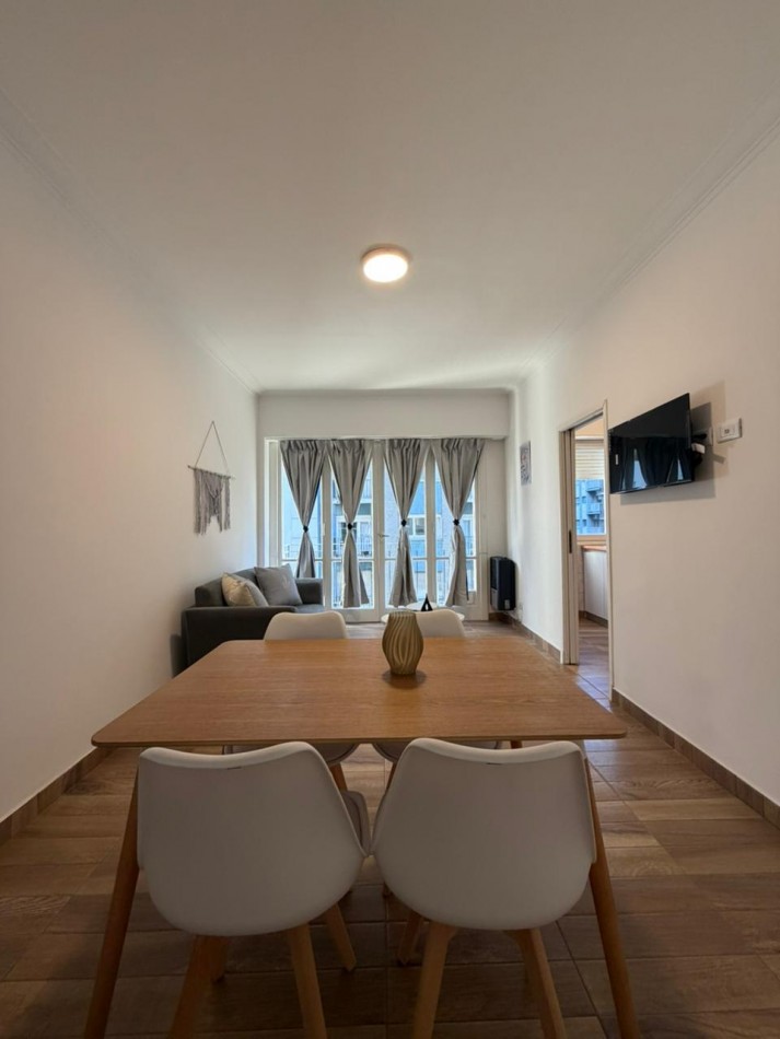 Venta Departamento 2 ambientes con balcon a la calle, reciclado y amoblado