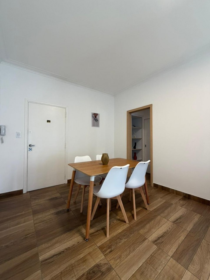 Venta Departamento 2 ambientes con balcon a la calle, reciclado y amoblado