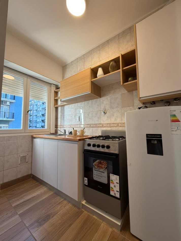 Venta Departamento 2 ambientes con balcon a la calle, reciclado y amoblado