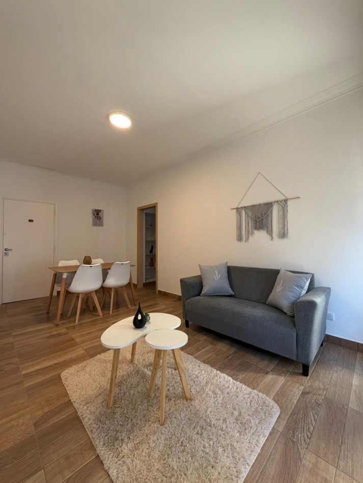 Venta Departamento 2 ambientes con balcon a la calle, reciclado y amoblado