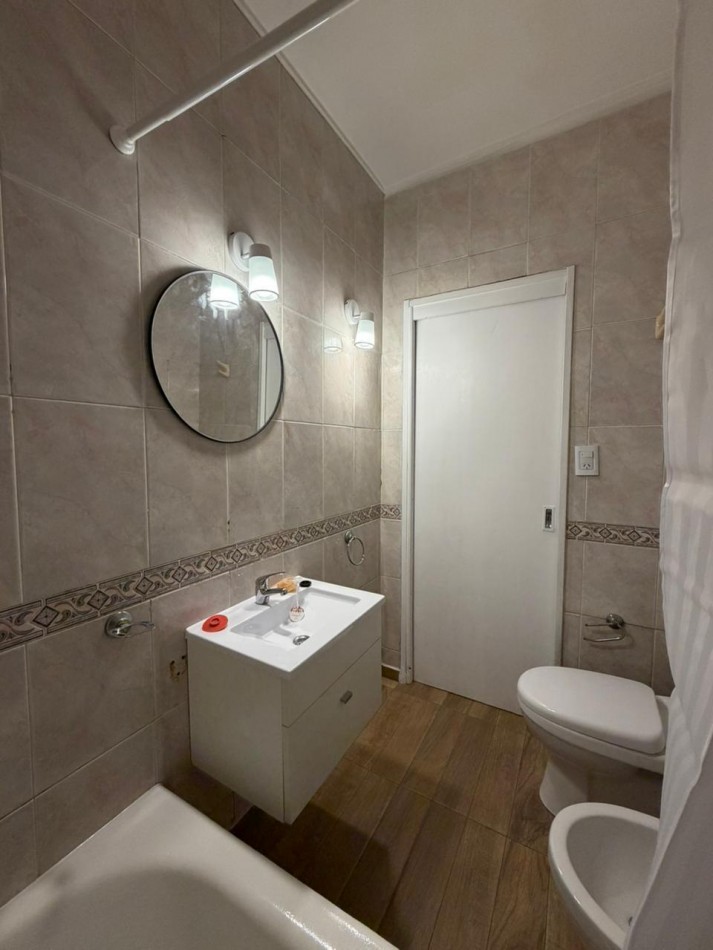 Venta Departamento 2 ambientes con balcon a la calle, reciclado y amoblado