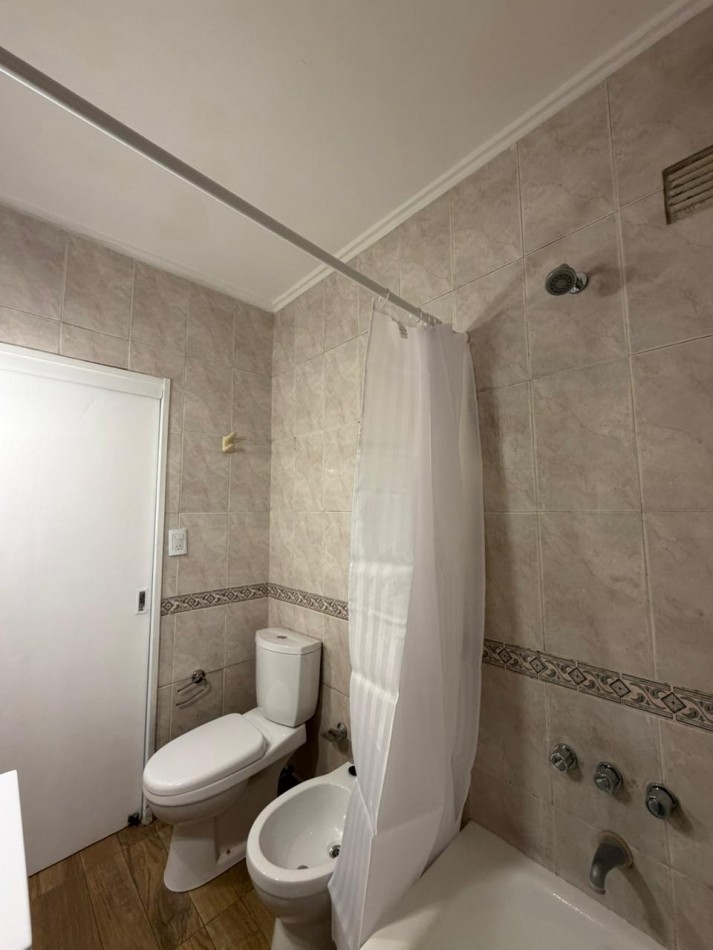 Venta Departamento 2 ambientes con balcon a la calle, reciclado y amoblado